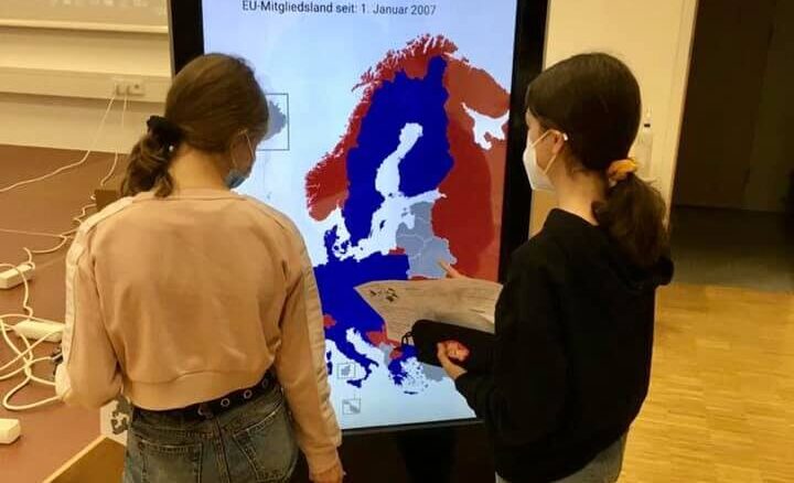 “Europify Philo Screen”: Interactive ‘Europe’ learning & teaching tool on tour through Austria’s schools.
